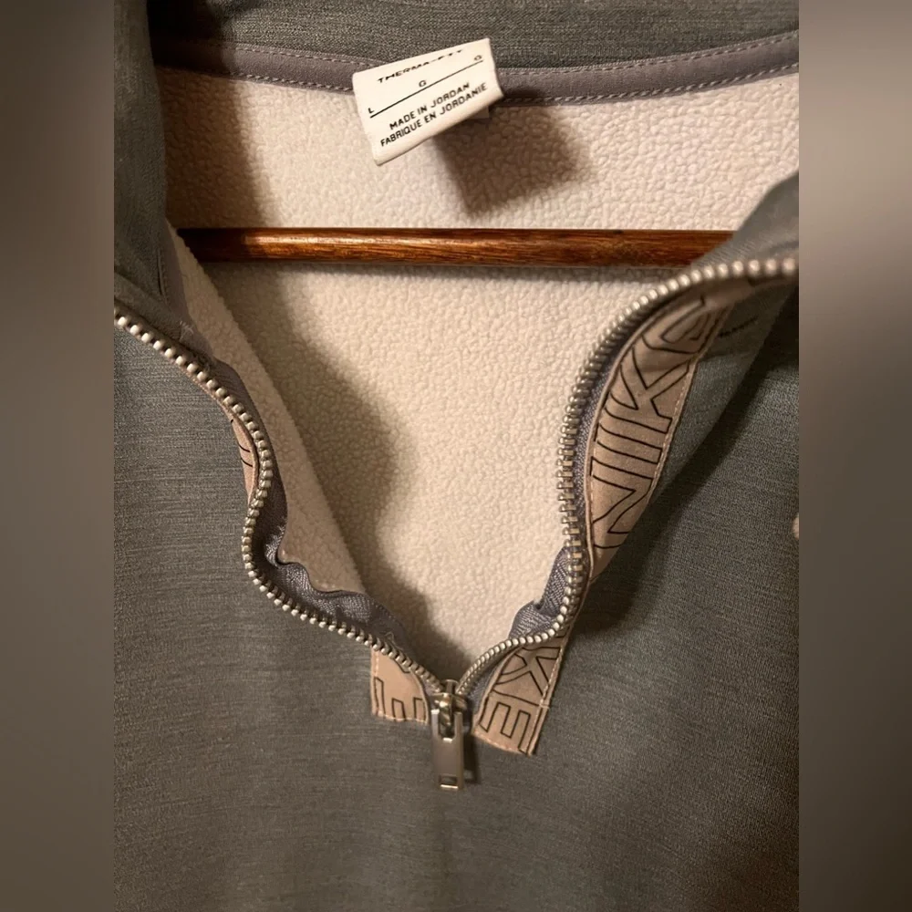 Nike therma fit sweatshirt size large